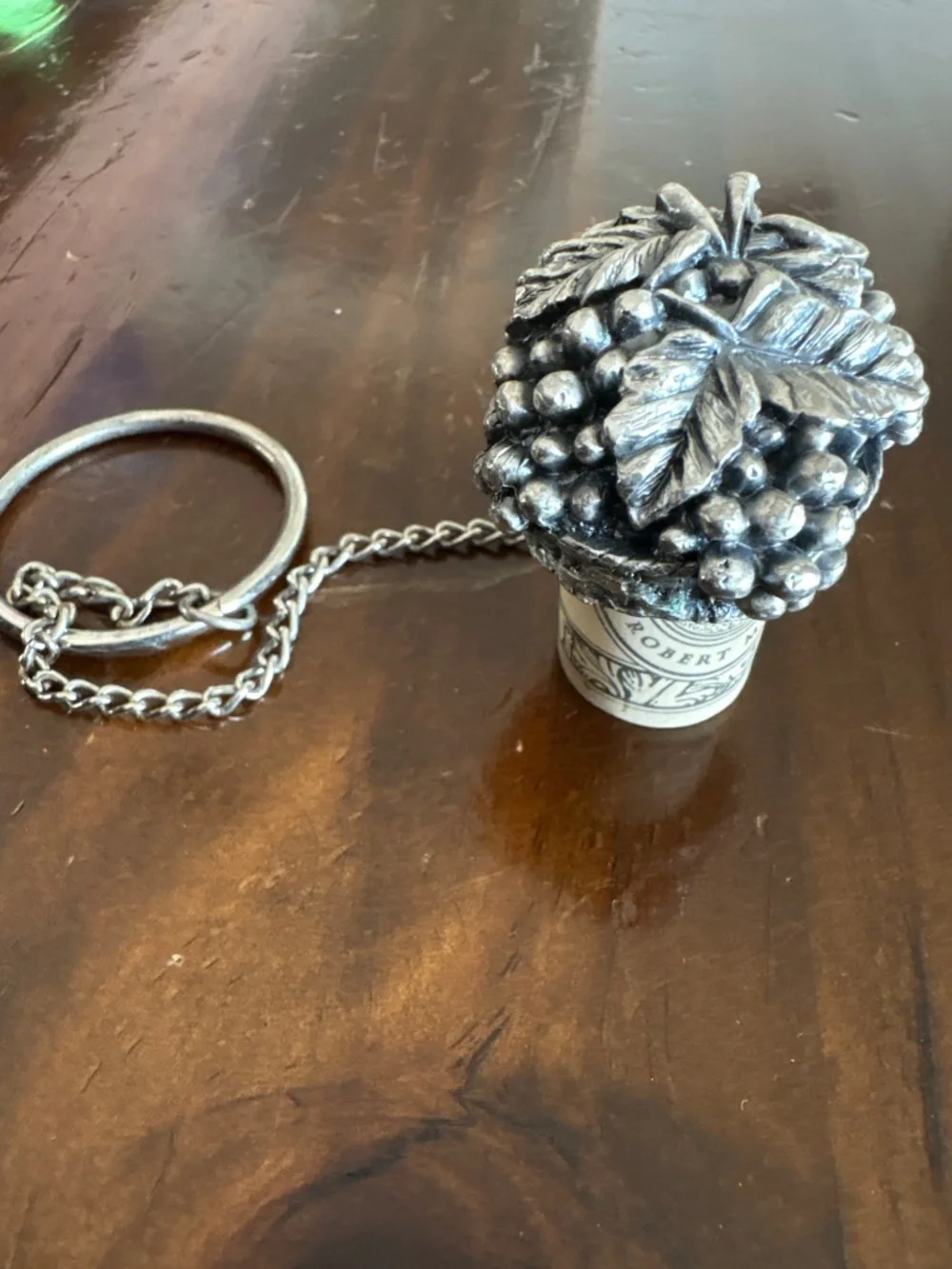 Pewter Bottle topper grapes/leaves with large ring